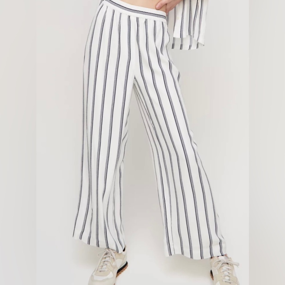 Aritzia Babaton trousser pant size 00 white and black